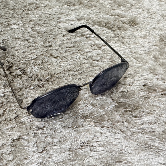 Stylish Black Sunglasses - Picture 2 of 2